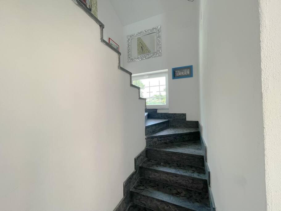 סאבונה Elegante Appartamento 100 Mq Parcheggio - Wi Fi מראה חיצוני תמונה